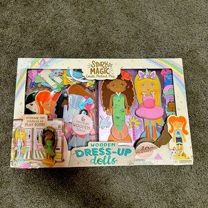 Story Magic Wooden dress-up dolls